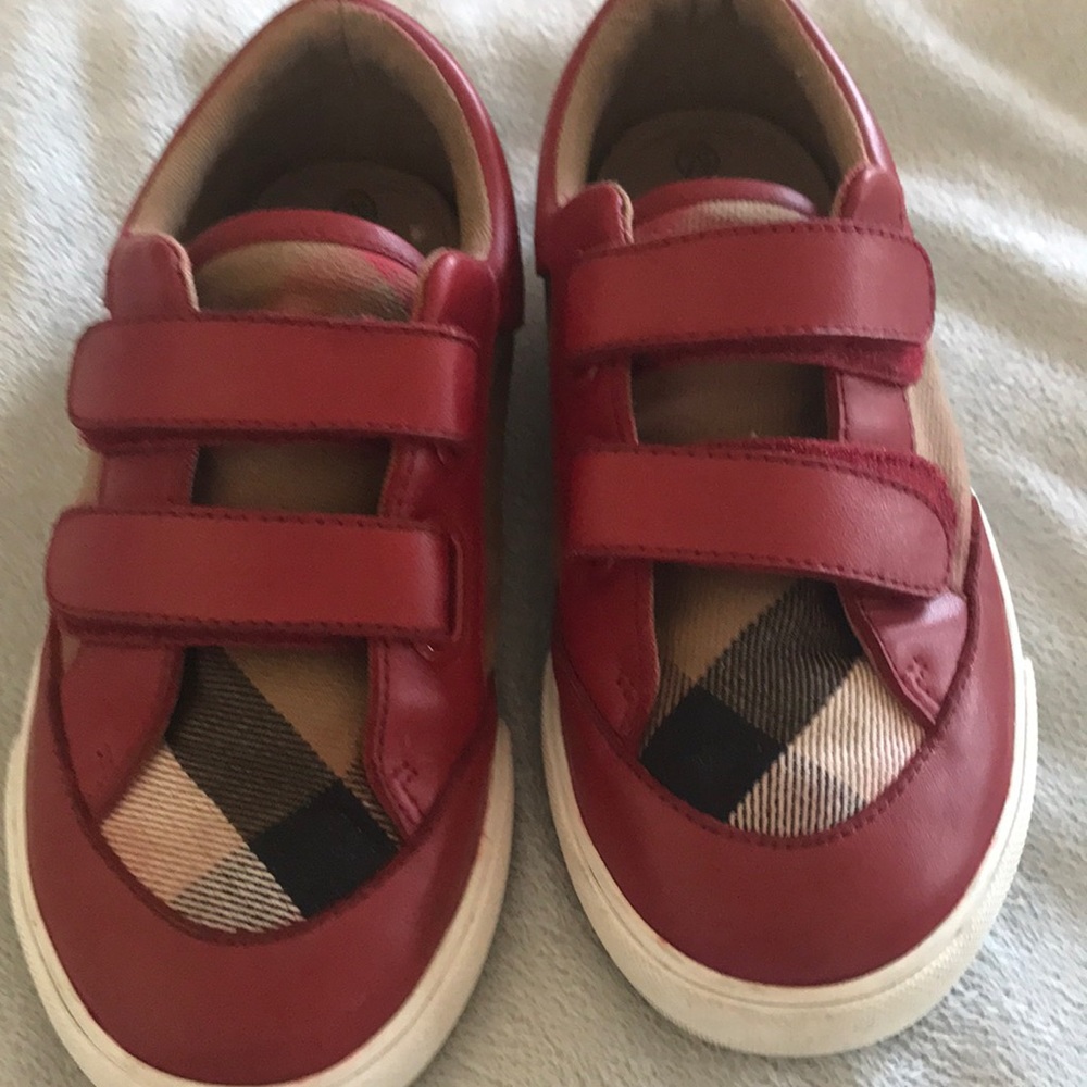 Kids gym shoe